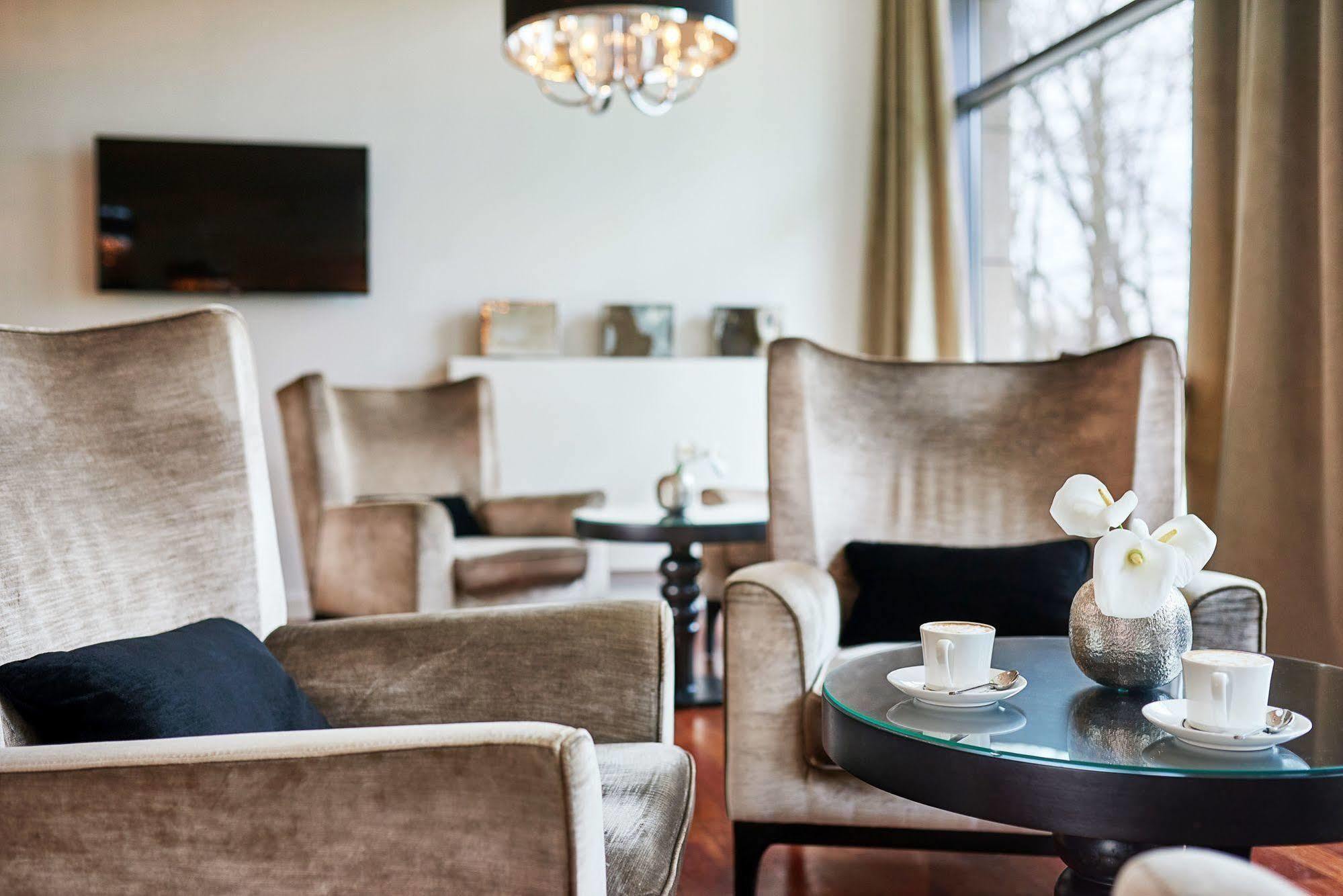Diune Resort By Zdrojowa Kolobrzeg Exterior photo The interior of a suite at the hotel
